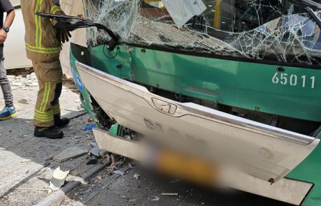 חילוץ לכוד מתאונת דרכים בקוממיות בחולון.            כבאות והצלה לישראל | מחוז דן